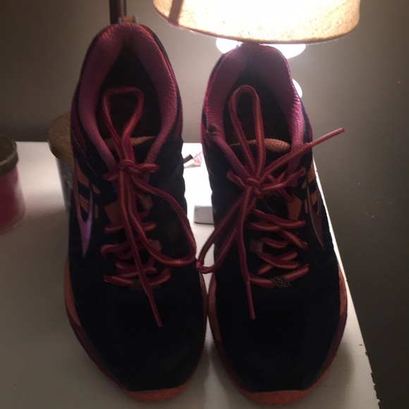 Brooks Cascadia sneakers, navy blue and pink, size 6.5. - Picture 1 of 7